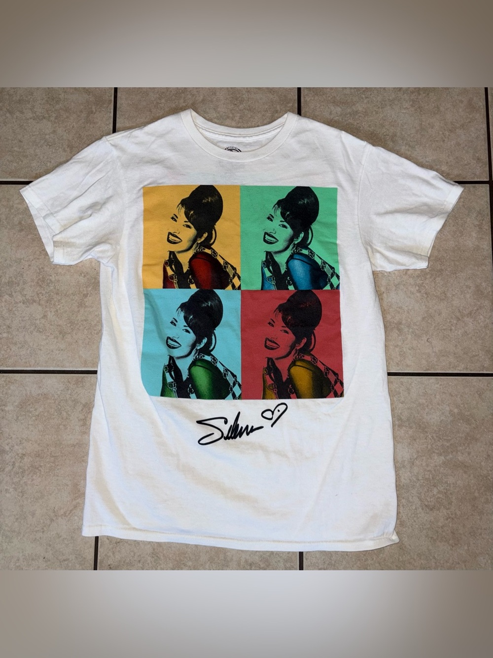 Selena official merchandise Pop Art Graphic Tee Women's Top small
